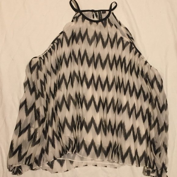 NWT GUESS Cheveron Pleated Blouse XL - Picture 3 of 8